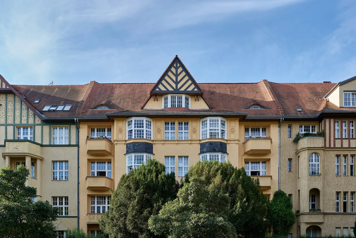 Symmetrisches Wohnhaus vom Anfang des 20. Jahrhunderts in Berlin-Wilmersdorf